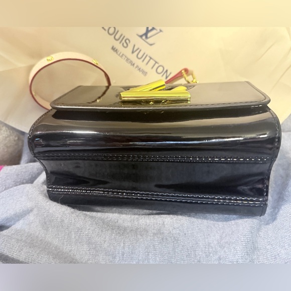 Elegant Black and Gold Designer Inspired  Handbag - Picture 8 of 15